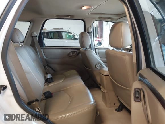 ✅ 2004 Mazda Tribute ES • VIN: 4F2CZ96134KM11281 • Lot: 42410058. Wystawiony na IAAI z przebiegiem 169 084 mil. Bezpłatny archiwum sprzedaży aukcyjnych z USA i szczegółowy raport historii pojazdu na DreamBid. Zdjęcie 8.