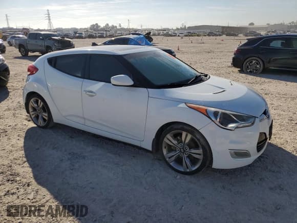 ✅ 2012 Hyundai Veloster w/Red Int • VIN: KMHTC6AD8CU054079 • Lot: 77586954. Wystawiony na Copart z przebiegiem Nie podano. Bezpłatny archiwum sprzedaży aukcyjnych z USA i szczegółowy raport historii pojazdu na DreamBid. Zdjęcie 4.