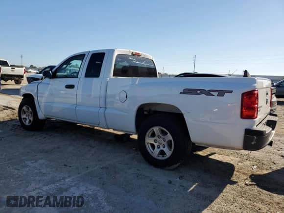 2007 Dodge Dakota ST z VIN 1D7HW22K57S216328, wystawiony jako Copart lot #47400585 z przebiegiem Nie podano mil oraz Szkoda całkowita • Salvage title. Historia ofert i sprzedaży dostępna na DreamBid. Obrazek 2.