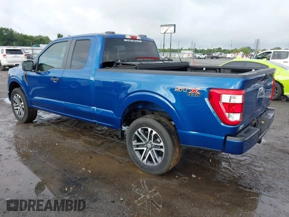 ✅ 2023 Ford F-150 XL • VIN: 1FTFX1E5XPKF69713 • Lot: 42466949. Wystawiony na IAAI z przebiegiem 6 994 mil. Bezpłatny archiwum sprzedaży aukcyjnych z USA i szczegółowy raport historii pojazdu na DreamBid. Zdjęcie 3.
