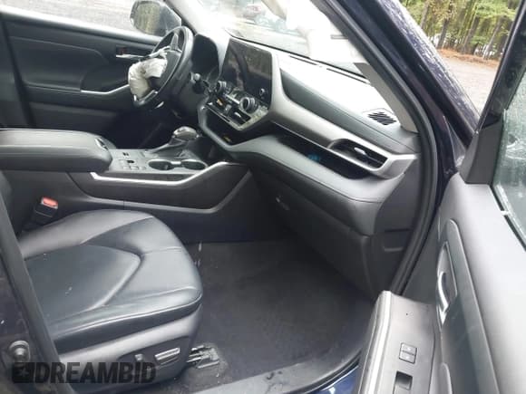 ✅ 2023 Toyota Highlander LE • VIN: 5TDKDRAH5PS020483 • Lot: 43413222. Listed on IAAI with 68,319 mi. Free auction sales archive from the USA and detailed vehicle history report at DreamBid. Image 5.