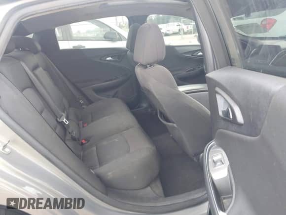 2018 Chevrolet Malibu LT z VIN 1G1ZD5ST0JF125698, wystawiony jako IAAI lot #43350122 z przebiegiem 149 975 mil mil oraz . Historia ofert i sprzedaży dostępna na DreamBid. Obrazek 8.