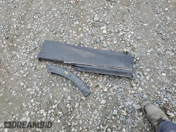 ✅ 2024 Cadillac LYRIQ Luxury • VIN: 1GYKPSRL1RZ138162 • Lot: 51017895. Listed on Copart with 905 mi. Free auction sales archive from the USA and detailed vehicle history report at DreamBid. Image 13.