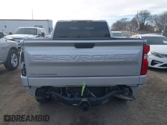 2020 Chevrolet Silverado 1500 LT z VIN 1GCRYDEKXLZ233126, wystawiony jako IAAI lot #41607694 z przebiegiem 111 246 mil mil oraz . Historia ofert i sprzedaży dostępna na DreamBid. Obrazek 17.