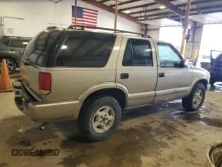 ✅ 2002 Chevrolet Blazer LS • VIN: 1GNDT13W92K177529 • Lot: 58219415. Wystawiony na Copart z przebiegiem 223 195 mil. Bezpłatny archiwum sprzedaży aukcyjnych z USA i szczegółowy raport historii pojazdu na DreamBid. Zdjęcie 3.
