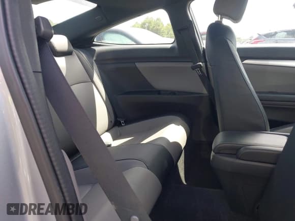 ✅ 2017 Honda Civic Touring • VIN: 2HGFC3B90HH358545 • Lot: 43118739. Listed on IAAI with 35,930 mi. Free auction sales archive from the USA and detailed vehicle history report at DreamBid. Image 8.