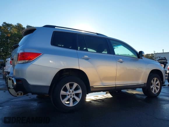 ✅ 2012 Toyota Highlander • VIN: 5TDZA3EH4CS023660 • Лот: 43470031. Опубликован ранее на IAAI с пробегом 124 399 миль. Бесплатный доступ к архиву аукционных продаж из США и подробный отчёт об истории автомобиля на DreamBid. Изображение 13.