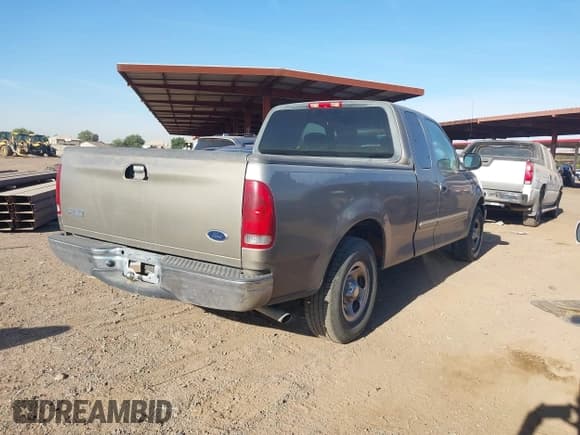 ✅ 2002 Ford F-150 XL • VIN: 1FTRX17262NA11462 • Лот: 43663990. Опубликован ранее на IAAI с пробегом 151 492 миль. Бесплатный доступ к архиву аукционных продаж из США и подробный отчёт об истории автомобиля на DreamBid. Изображение 4.