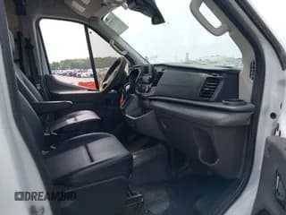 ✅ 2022 Ford Transit Cargo • VIN: 1FTBW3XG3NKA75296 • Lot: 43270753. Wystawiony na IAAI z przebiegiem 289 384 mil. Bezpłatny archiwum sprzedaży aukcyjnych z USA i szczegółowy raport historii pojazdu na DreamBid. Zdjęcie 5.