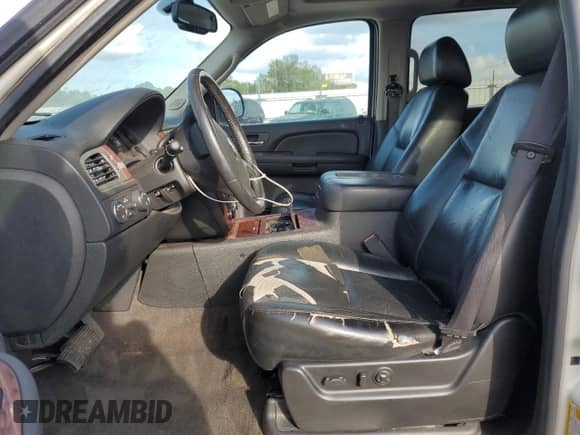 2008 Chevrolet Suburban LTZ with VIN 1GNFK16308R202315, listed as a Copart auction lot 84787765 with 201,793 mi miles and Salvage title. Bid and sale history available at DreamBid. Image 7.