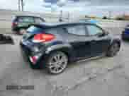 2016 Hyundai Veloster Turbo z VIN KMHTC6AE7GU255633, wystawiony jako Copart lot #91070115 z przebiegiem 95 384 mil mil oraz Czysty tytuł • Clean title. Historia ofert i sprzedaży dostępna na DreamBid. Obrazek 3.