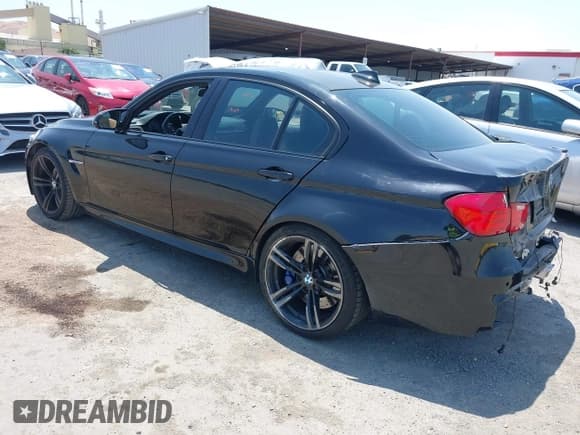 ✅ 2015 BMW M3 • VIN: WBS3C9C59FP804029 • Lot: 42438618. Wystawiony na IAAI z przebiegiem 109 817 mil. Bezpłatny archiwum sprzedaży aukcyjnych z USA i szczegółowy raport historii pojazdu na DreamBid. Zdjęcie 3.