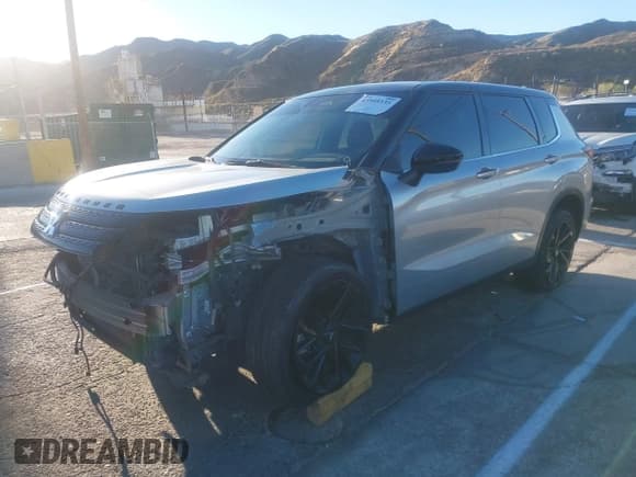 ✅ 2023 Mitsubishi Outlander SEL • VIN: JA4J3VA88PZ016198 • Лот: 43545335. Опубликован ранее на IAAI с пробегом 39 456 миль. Бесплатный доступ к архиву аукционных продаж из США и подробный отчёт об истории автомобиля на DreamBid. Изображение 2.