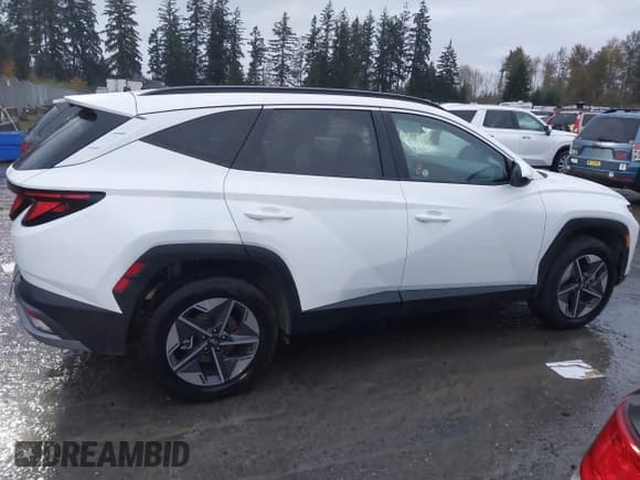 ✅ 2025 Hyundai Tucson SEL • VIN: 5NMJBCDEXSH559516 • Lot: 43607654. Wystawiony na IAAI z przebiegiem 10 375 mil. Bezpłatny archiwum sprzedaży aukcyjnych z USA i szczegółowy raport historii pojazdu na DreamBid. Zdjęcie 13.