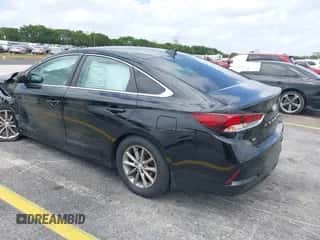 2019 Hyundai Sonata SE z VIN 5NPE24AF8KH747006, wystawiony jako IAAI lot #41956094 z przebiegiem 79 024 mil mil oraz . Historia ofert i sprzedaży dostępna na DreamBid. Obrazek 3.