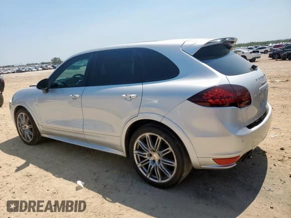 ✅ 2013 Porsche Cayenne GTS • VIN: WP1AD2A20DLA73148 • Lot: 70007265. Wystawiony na Copart z przebiegiem 163 228 mil. Bezpłatny archiwum sprzedaży aukcyjnych z USA i szczegółowy raport historii pojazdu na DreamBid. Zdjęcie 2.