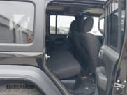 ✅ 2023 Jeep Wrangler • VIN: 1C4JJXN6XPW685719 • Lot: 41915045. Wystawiony na IAAI z przebiegiem 15 147 mil. Bezpłatny archiwum sprzedaży aukcyjnych z USA i szczegółowy raport historii pojazdu na DreamBid. Zdjęcie 8.