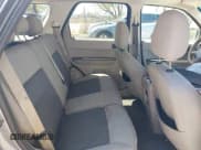 ✅ 2008 Ford Escape XLT • VIN: 1FMCU93168KB33268 • Lot: 42098947. Wystawiony na IAAI z przebiegiem 226 864 mil. Bezpłatny archiwum sprzedaży aukcyjnych z USA i szczegółowy raport historii pojazdu na DreamBid. Zdjęcie 8.