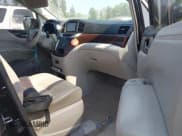 ✅ 2015 Nissan Quest SV • VIN: JN8AE2KP1F9132981 • Lot: 43128467. Wystawiony na IAAI z przebiegiem Nie podano. Bezpłatny archiwum sprzedaży aukcyjnych z USA i szczegółowy raport historii pojazdu na DreamBid. Zdjęcie 5.