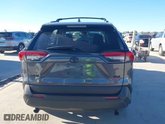 ✅ 2024 Toyota RAV4 XLE Premium • VIN: 2T3C1RFV5RC298640 • Lot: 43519245. Wystawiony na IAAI z przebiegiem 31 001 mil. Bezpłatny archiwum sprzedaży aukcyjnych z USA i szczegółowy raport historii pojazdu na DreamBid. Zdjęcie 17.