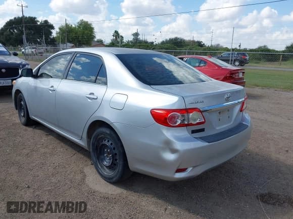 ✅ 2013 Toyota Corolla LE • VIN: 5YFBU4EE5DP193072 • Lot: 43510521. Wystawiony na IAAI z przebiegiem 141 163 mil. Bezpłatny archiwum sprzedaży aukcyjnych z USA i szczegółowy raport historii pojazdu na DreamBid. Zdjęcie 3.