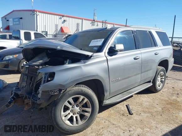 ✅ 2019 Chevrolet Tahoe LT • VIN: 1GNSCBKC4KR226552 • Lot: 43548303. Wystawiony na IAAI z przebiegiem Nie podano. Bezpłatny archiwum sprzedaży aukcyjnych z USA i szczegółowy raport historii pojazdu na DreamBid. Zdjęcie 2.