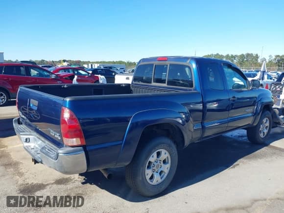✅ 2006 Toyota Tacoma PreRunner • VIN: 5TETU62N26Z240236 • Lot: 43664776. Listed on IAAI with 121,254 mi. Free auction sales archive from the USA and detailed vehicle history report at DreamBid. Image 4.