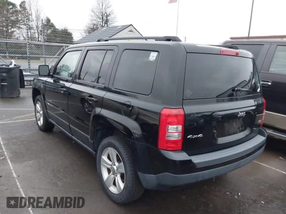 ✅ 2015 Jeep Patriot Latitude • VIN: 1C4NJRFB9FD382465 • Lot: 43889253. Listed on IAAI with 127,732 mi. Free auction sales archive from the USA and detailed vehicle history report at DreamBid. Image 3.