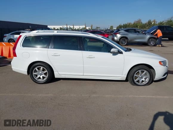 ✅ 2008 Volvo V70 • VIN: YV1BW982781040660 • Lot: 43834823. Listed on IAAI with 100,463 mi. Free auction sales archive from the USA and detailed vehicle history report at DreamBid. Image 13.