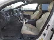 ✅ 2015 Volvo S60 T5 Drive-E Platinum • VIN: YV140MFD7F2301858 • Лот: 44586105. Опубликован ранее на Copart с пробегом 50 575 миль. Бесплатный доступ к архиву аукционных продаж из США и подробный отчёт об истории автомобиля на DreamBid. Изображение 7.