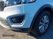 ✅ 2017 Kia Sorento LX • VIN: 5XYPG4A52HG238546 • Lot: 43688741. Wystawiony na IAAI z przebiegiem 124 512 mil. Bezpłatny archiwum sprzedaży aukcyjnych z USA i szczegółowy raport historii pojazdu na DreamBid. Zdjęcie 6.