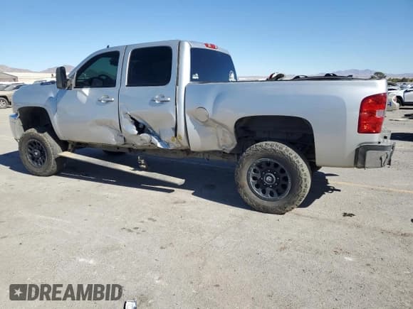 ✅ 2011 Chevrolet Silverado 2500HD LTZ • VIN: 1GC1KYC83BF236141 • Lot: 90696195. Listed on Copart with 67,086 mi. Free auction sales archive from the USA and detailed vehicle history report at DreamBid. Image 2.