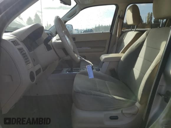 ✅ 2012 Ford Escape XLT • VIN: 1FMCU9DG4CKA22956 • Lot: 91821685. Wystawiony na Copart z przebiegiem 156 022 mil. Bezpłatny archiwum sprzedaży aukcyjnych z USA i szczegółowy raport historii pojazdu na DreamBid. Zdjęcie 7.