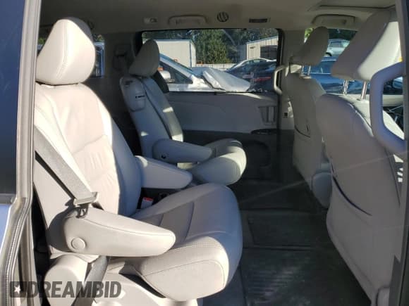 ✅ 2018 Toyota Sienna XLE Auto Access Seat • VIN: 5TDYZ3DC9JS924613 • Lot: 82388905. Listed on Copart with 53,453 mi. Free auction sales archive from the USA and detailed vehicle history report at DreamBid. Image 11.