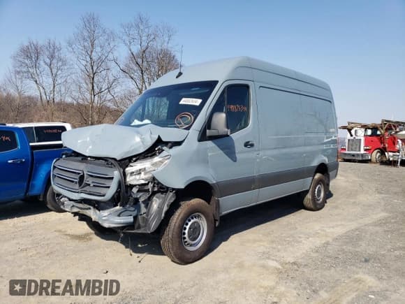 ✅ 2021 Mercedes-Benz Sprinter • VIN: W1Y4EBVY4MT082599 • Lot: 44882634. Listed on Copart with 22,930 mi. Free auction sales archive from the USA and detailed vehicle history report at DreamBid. Image 1.