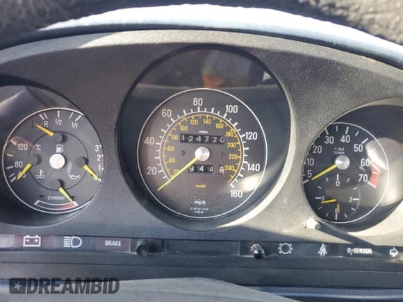 ✅ 1984 Mercedes-Benz 380 SL • VIN: WDBBA45A4EA012506 • Lot: 84823384. Listed on Copart with 124,770 mi. Free auction sales archive from the USA and detailed vehicle history report at DreamBid. Image 9.