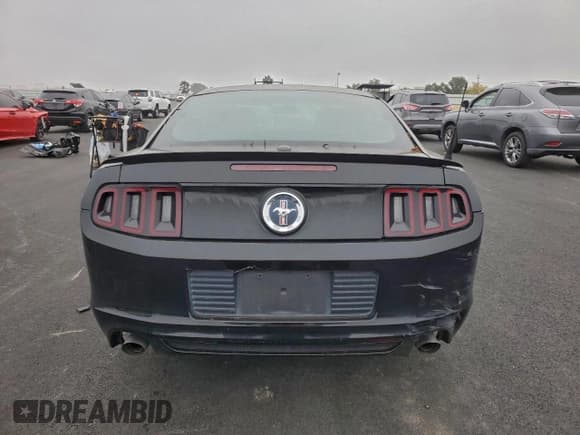 ✅ 2014 Ford Mustang V6 • VIN: 1ZVBP8AM9E5285275 • Lot: 96456015. Wystawiony na Copart z przebiegiem 218 117 mil. Bezpłatny archiwum sprzedaży aukcyjnych z USA i szczegółowy raport historii pojazdu na DreamBid. Zdjęcie 6.