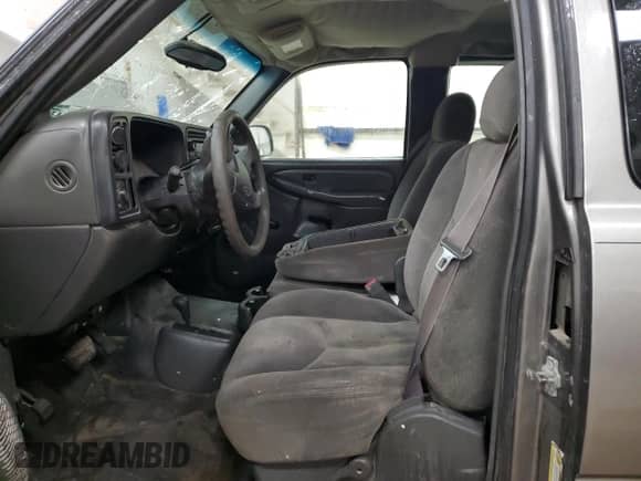 2006 Chevrolet Silverado 1500 LS z VIN 1GCEK19V76Z212287, wystawiony jako Copart lot #71824354 z przebiegiem Nie podano mil oraz Czysty tytuł • Clean title. Historia ofert i sprzedaży dostępna na DreamBid. Obrazek 7.