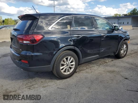 ✅ 2019 Kia Sorento L • VIN: 5XYPG4A31KG517699 • Lot: 71016255. Wystawiony na Copart z przebiegiem 99 241 mil. Bezpłatny archiwum sprzedaży aukcyjnych z USA i szczegółowy raport historii pojazdu na DreamBid. Zdjęcie 3.
