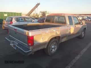 1994 Dodge Dakota z VIN 1B7GL23X6RS612067, wystawiony jako IAAI lot #41196975 z przebiegiem 186 743 mil mil oraz . Historia ofert i sprzedaży dostępna na DreamBid. Obrazek 4.