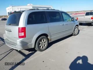 ✅ 2008 Chrysler Town & Country Touring • VIN: 2A8HR54PX8R773307 • Лот: 43608378. Опубликован ранее на IAAI с пробегом 197 589 миль. Бесплатный доступ к архиву аукционных продаж из США и подробный отчёт об истории автомобиля на DreamBid. Изображение 4.