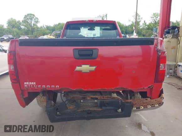 2008 Chevrolet Silverado 1500 Work Truck z VIN 1GCEC14XX8Z192206, wystawiony jako IAAI lot #43172347 z przebiegiem 202 186 mil mil oraz . Historia ofert i sprzedaży dostępna na DreamBid. Obrazek 16.