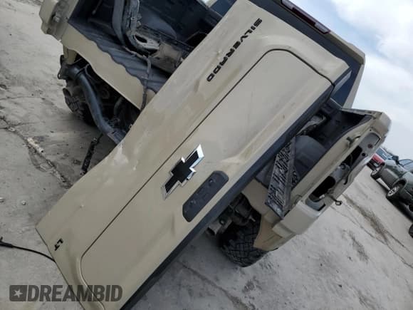 ✅ 2023 Chevrolet Silverado 1500 LT Trail Boss • VIN: 3GCUDFE88PG115832 • Lot: 48761895. Wystawiony na Copart z przebiegiem 57 479 mil. Bezpłatny archiwum sprzedaży aukcyjnych z USA i szczegółowy raport historii pojazdu na DreamBid. Zdjęcie 12.