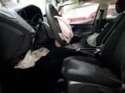 ✅ 2017 Ford Focus SE • VIN: 1FADP3F21HL304929 • Lot: 89460565. Wystawiony na Copart z przebiegiem Nie podano. Bezpłatny archiwum sprzedaży aukcyjnych z USA i szczegółowy raport historii pojazdu na DreamBid. Zdjęcie 7.