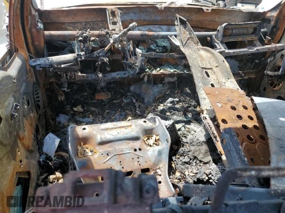 ✅ 2001 Ford F-350 XL • VIN: 1FTWX33F31EB12061 • Лот: 80625015. Опубликован ранее на Copart с пробегом Не указан. Бесплатный доступ к архиву аукционных продаж из США и подробный отчёт об истории автомобиля на DreamBid. Изображение 8.