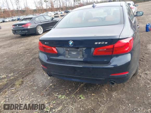 ✅ 2020 BMW 5 Series • VIN: WBAJB1C09LCD80099 • Lot: 43781569. Wystawiony na IAAI z przebiegiem 28 042 mil. Bezpłatny archiwum sprzedaży aukcyjnych z USA i szczegółowy raport historii pojazdu na DreamBid. Zdjęcie 16.