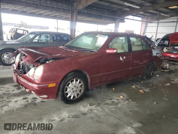 ✅ 2000 Mercedes-Benz E 320 • VIN: WDBJF65J7YB108475 • Лот: 91643125. Опубликован ранее на Copart с пробегом 221 910 миль. Бесплатный доступ к архиву аукционных продаж из США и подробный отчёт об истории автомобиля на DreamBid. Изображение 1.