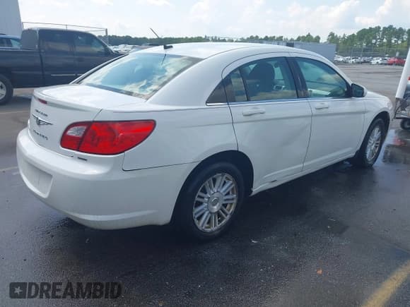 ✅ 2009 Chrysler Sebring Touring • VIN: 1C3LC56B19N507472 • Lot: 43023773. Listed on IAAI with 154,381 mi. Free auction sales archive from the USA and detailed vehicle history report at DreamBid. Image 4.