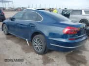 ✅ 2018 Volkswagen Passat SE • VIN: 1VWBA7A36JC040183 • Lot: 42338088. Wystawiony na IAAI z przebiegiem 86 591 mil. Bezpłatny archiwum sprzedaży aukcyjnych z USA i szczegółowy raport historii pojazdu na DreamBid. Zdjęcie 3.