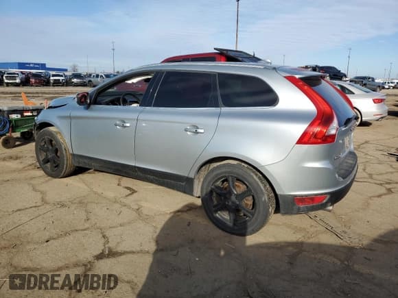 ✅ 2013 Volvo XC60 T6 • VIN: YV4902DZ4D2409931 • Lot: 48111015. Listed on Copart with 175,600 mi. Free auction sales archive from the USA and detailed vehicle history report at DreamBid. Image 2.